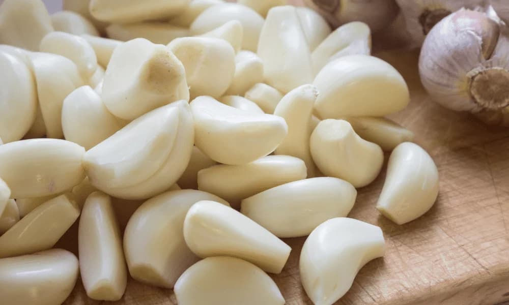 Stop Struggling: How to Peel a Whole Head of Garlic in 10 Seconds
